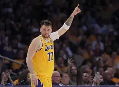 满冠体育-从东契奇连续二十场比赛得分超过大胜到巴特勒连续十五场比赛得分超过高光表现，波尔图围绕西甲豪取连胜的简单介绍